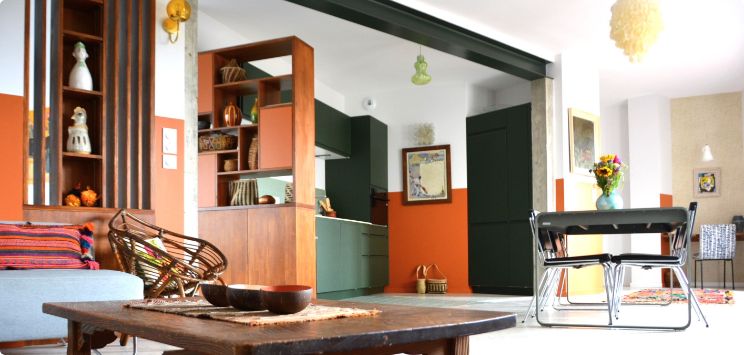 Un intérieur de maison lumineux grâce aux ouvertures de mur porteur